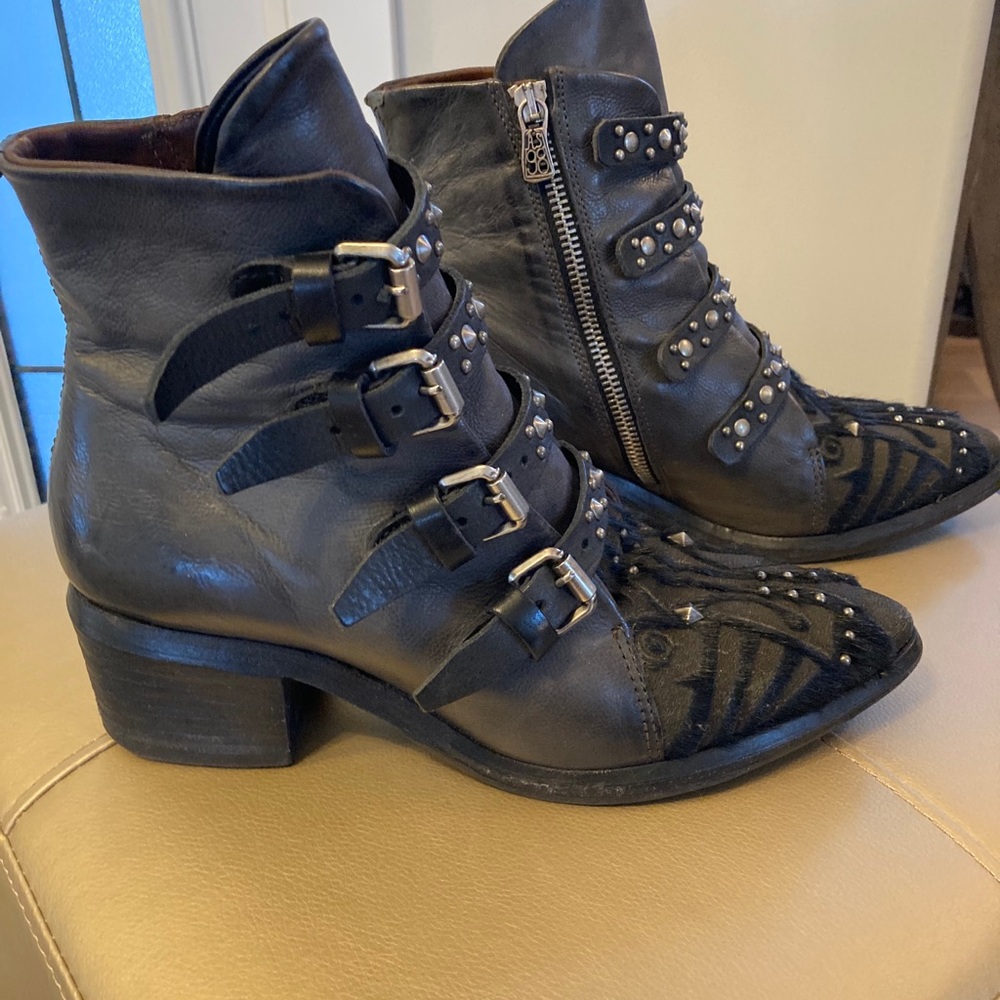 💕PRICE DROP 💕AS 98 Grey Booties